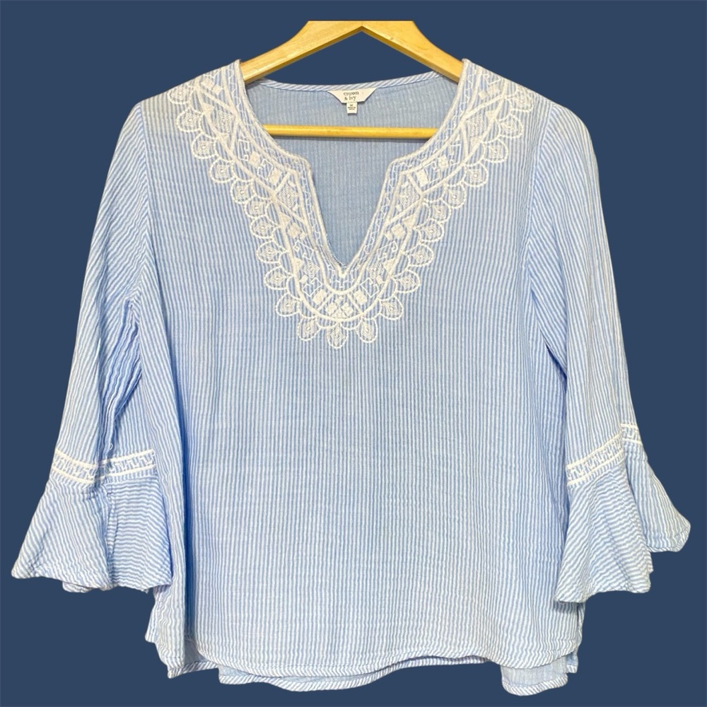 Lightweight Cotton Blue Blouse with White Lace neckline preplum sleeve